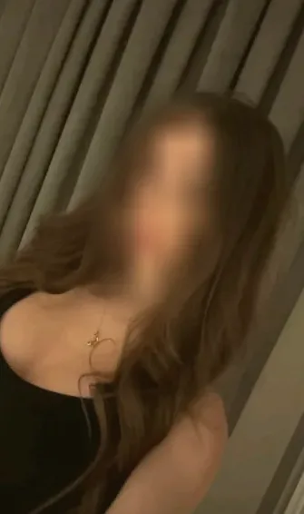 Amina, 28