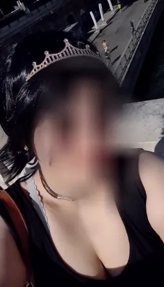 Cecilie, 40