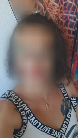 Clara, 40