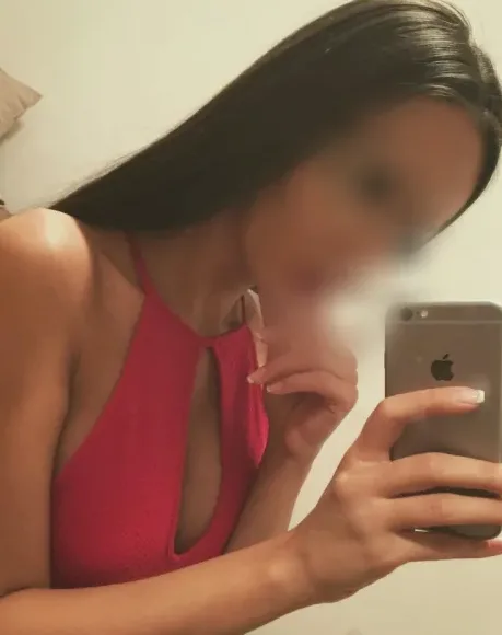 Emilie, 29