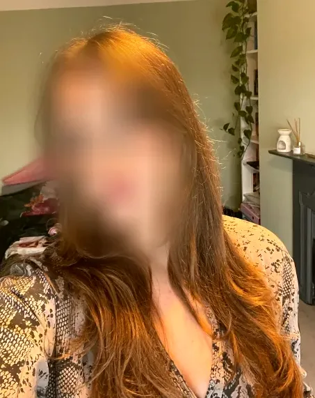 Jasmin, 32